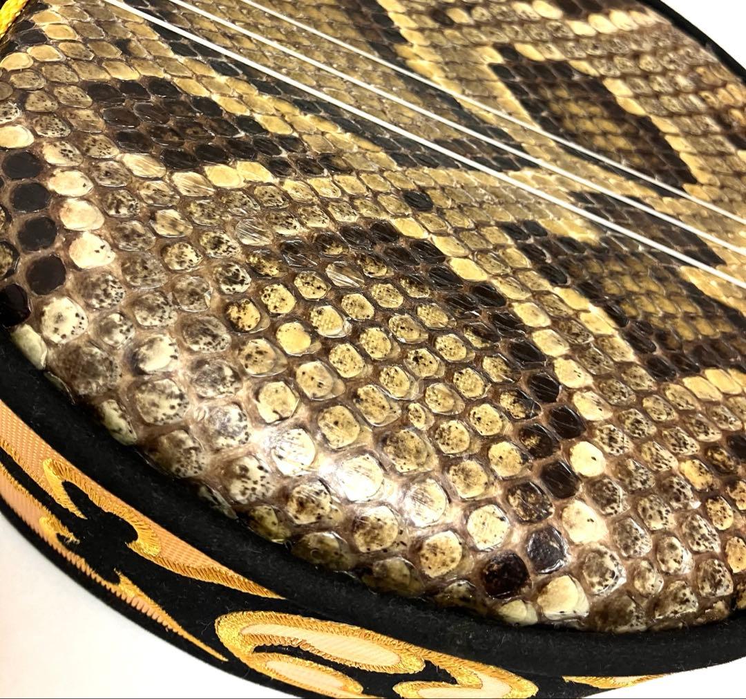 美品 送料無料 沖縄 三線 本皮 駒 絃 カラクイ付き