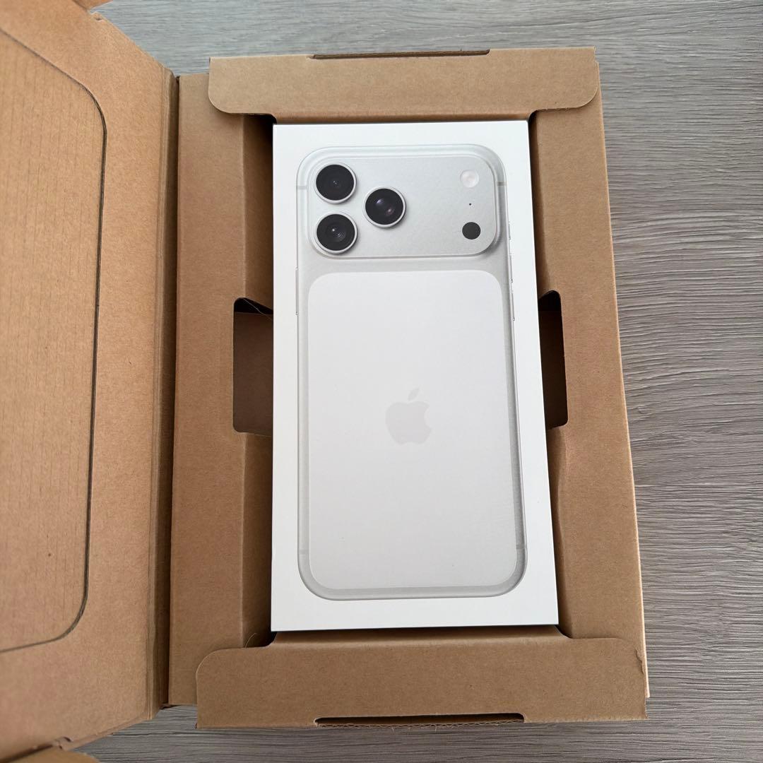 新品未開封 iPhone17ProMax 256GB シルバー SIMフリー