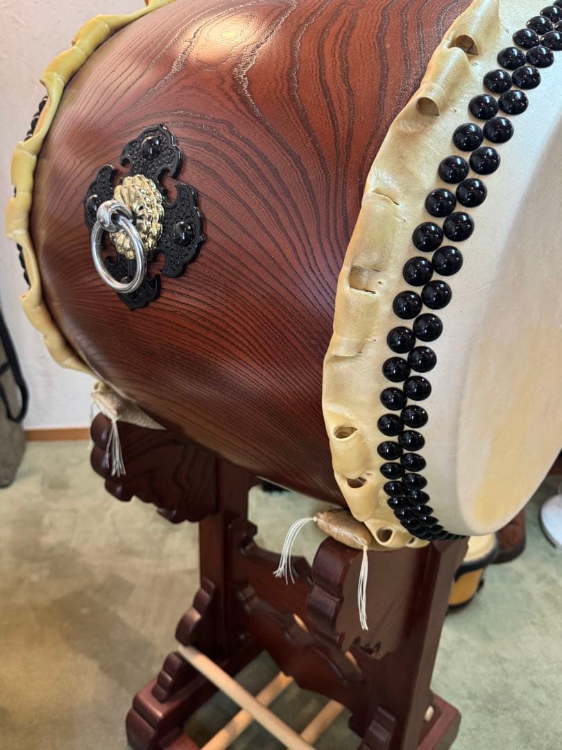 【和太鼓】美！1尺5寸長胴宮太鼓(鼓面径45ｃｍ）本赤欅材■奉納用台付き☆値下げ