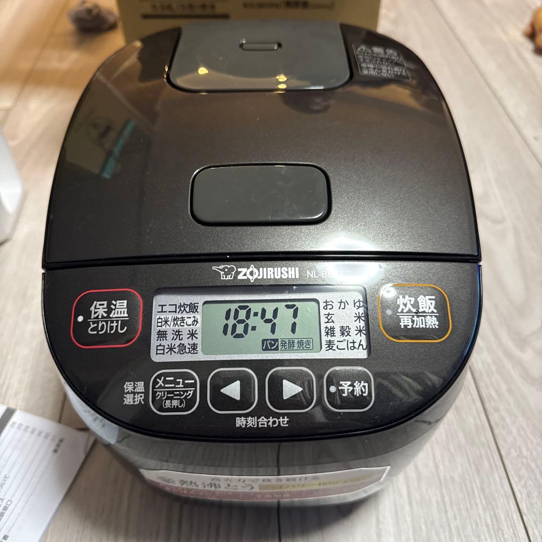 象印炊飯器　Zojirushi NL-DB05-BA