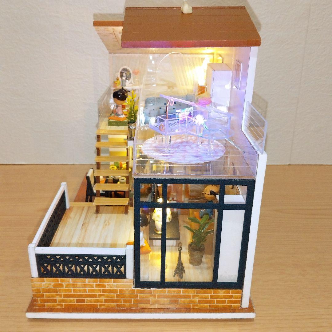 サザエさんフィギュア＆LEDライト付きドールハウスセット