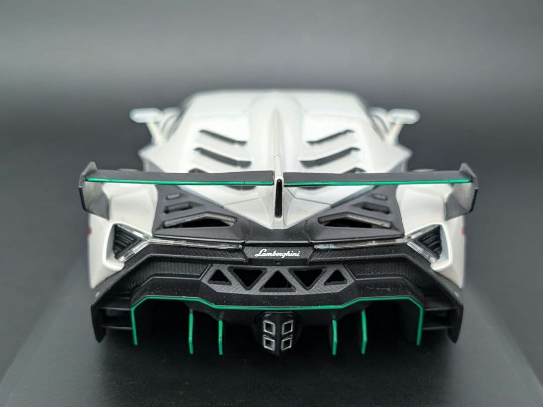 kyosho 1/18 ランボルギーニ ヴェネーノ ホワイト/グリーンライン