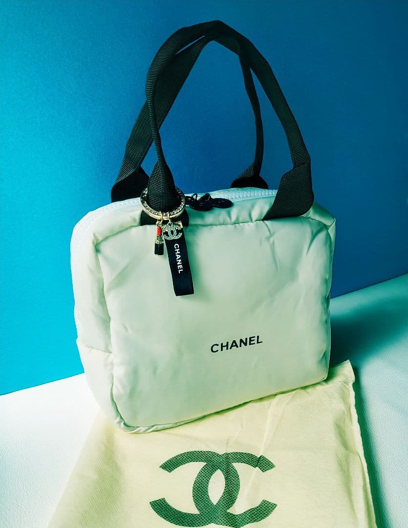 CHANEL　ノベルティ　ジッパー可愛いココマーク 　ホワイト☆バック