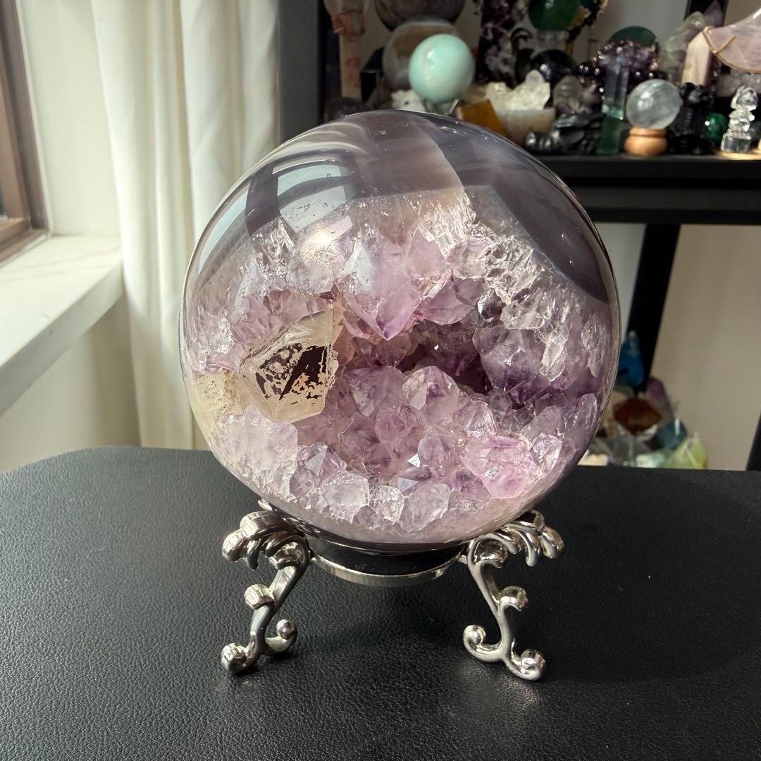 天然石カルサイト共生アメジストの笑い口　置物　NO.031116