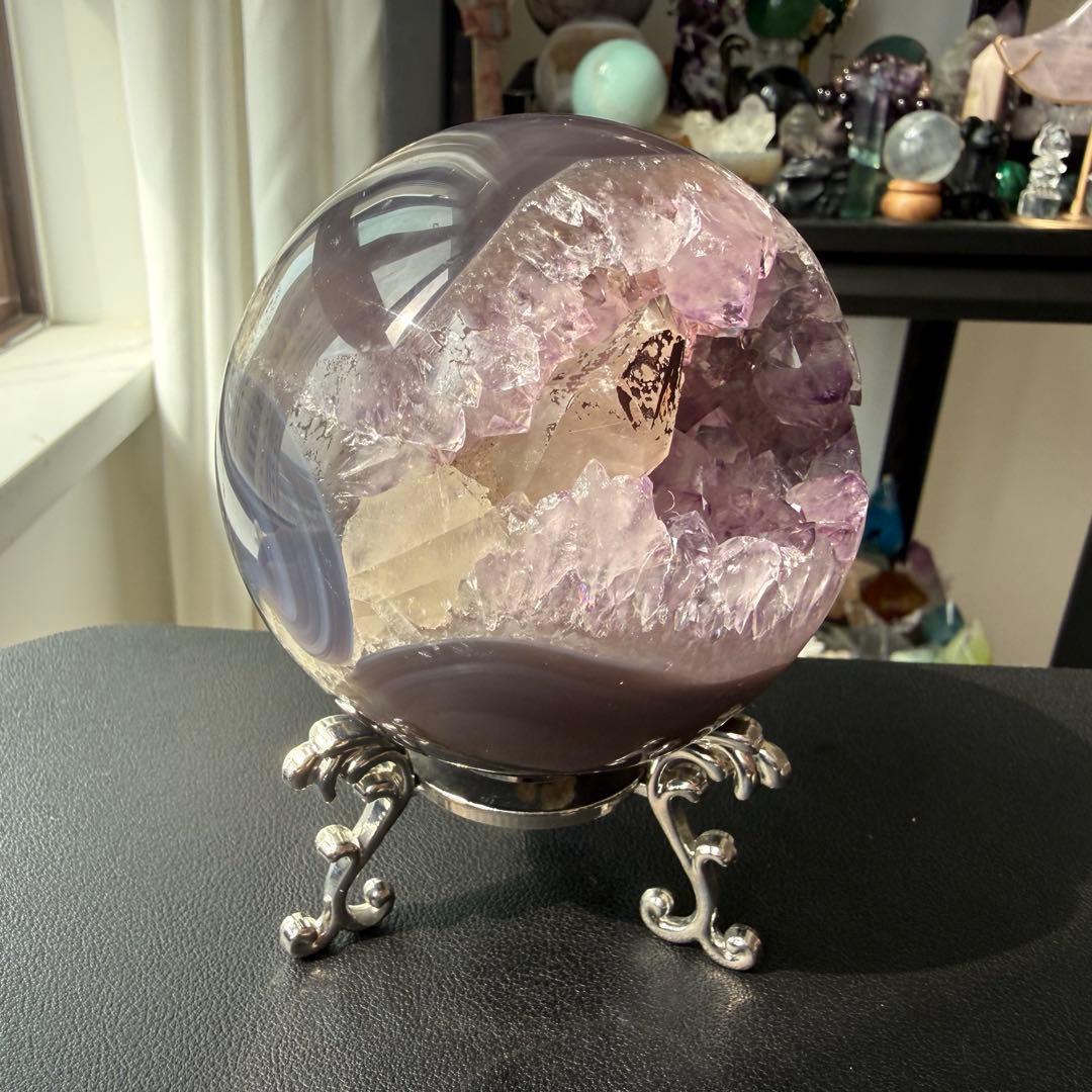 天然石カルサイト共生アメジストの笑い口　置物　NO.031116