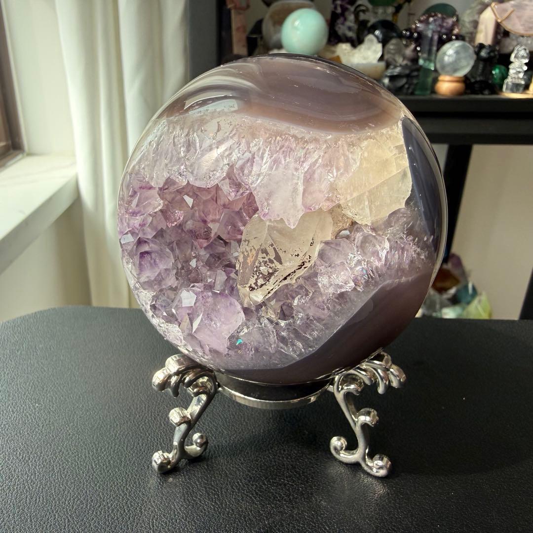 天然石カルサイト共生アメジストの笑い口　置物　NO.031116