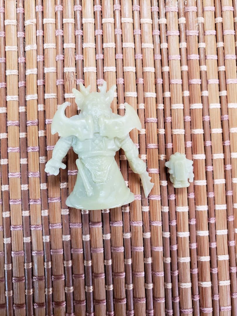 ロッテ　ネクロスの要塞消しゴム7弾マルキーズ　秘石像キキ　カード揃い