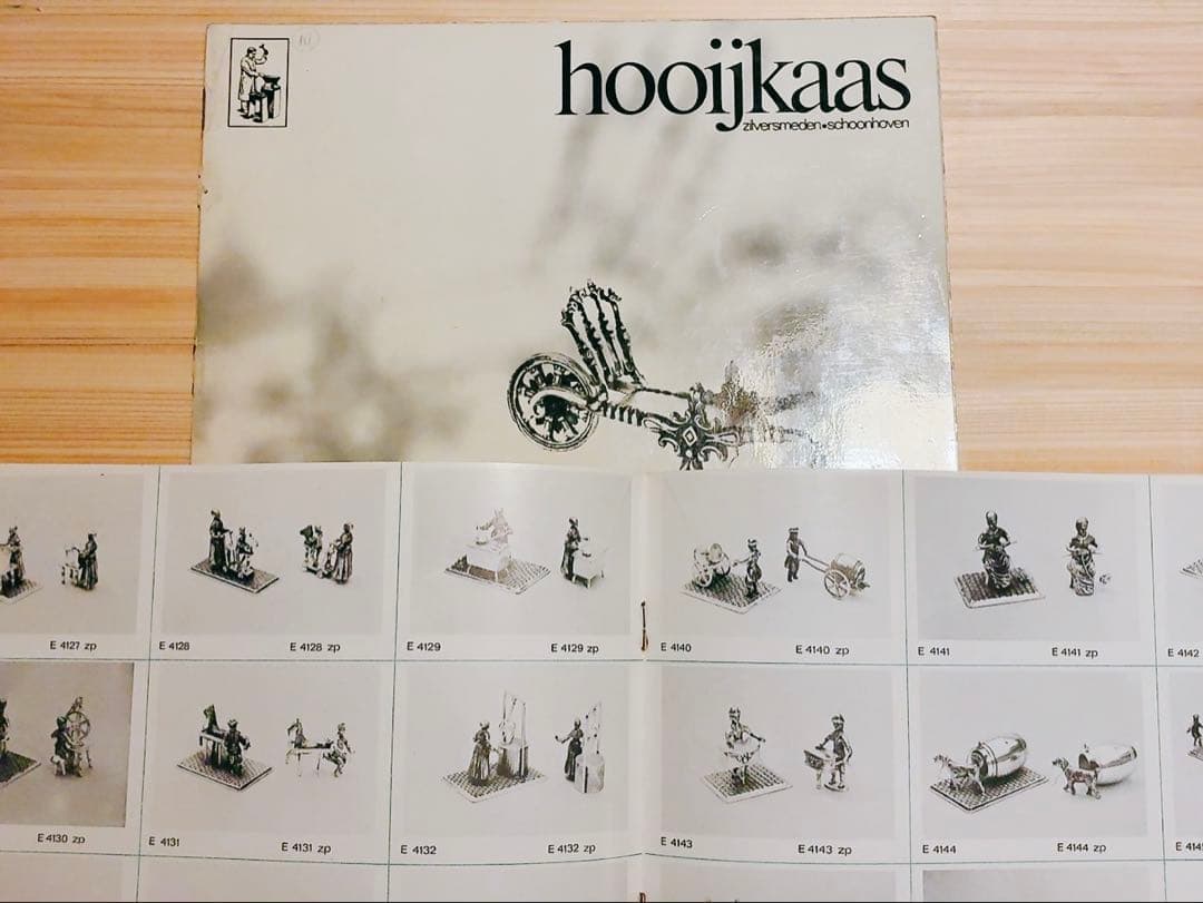 オランダHooijkaas社製、純銀835S『ミニチュア・子供をお仕置きする父』