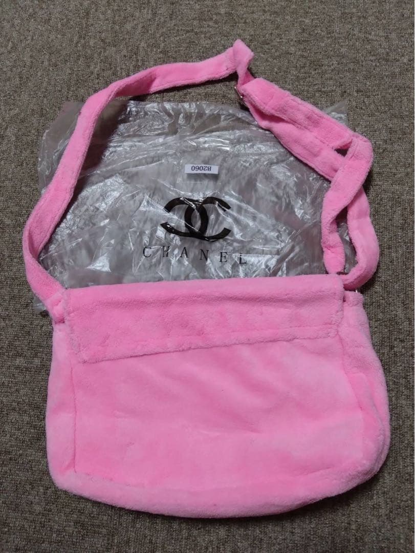 CHANEL ピンクショルダーバッグ