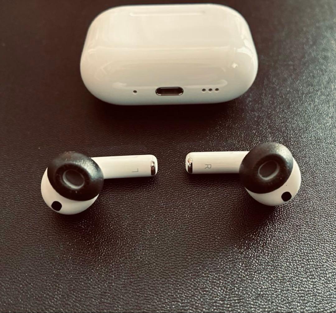 美品 AirPods Pro 3(3専用comply Mサイズ、ケース付き)