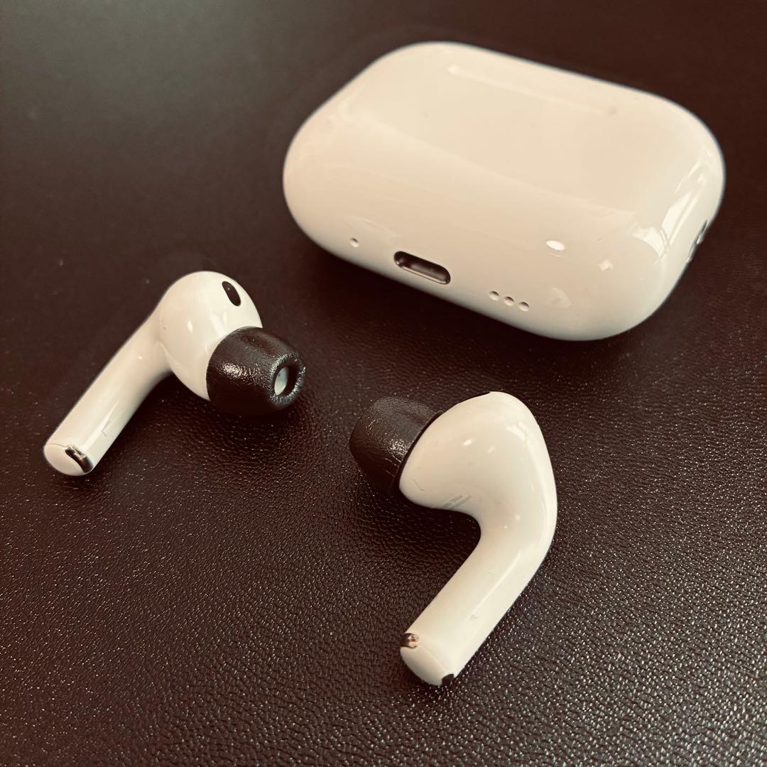 美品 AirPods Pro 3(3専用comply Mサイズ、ケース付き)