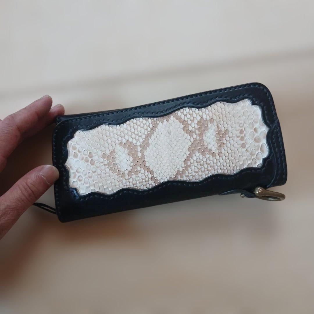 レザーとレースの長財布