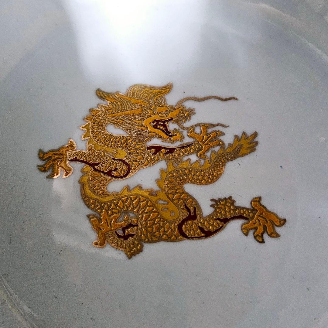 中国美術　中国陶磁器　繊細緻密極細密画　波に金彩　五爪の龍図　鉢　碗【魅力の逸品