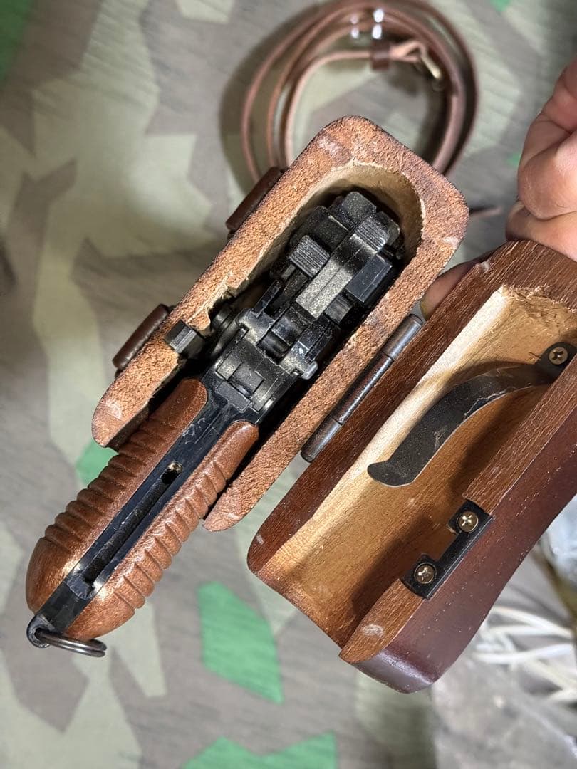 ❺ドイツ軍　モーゼルM712用木製ホルスター&ホルダーとスリング(レプリカ)