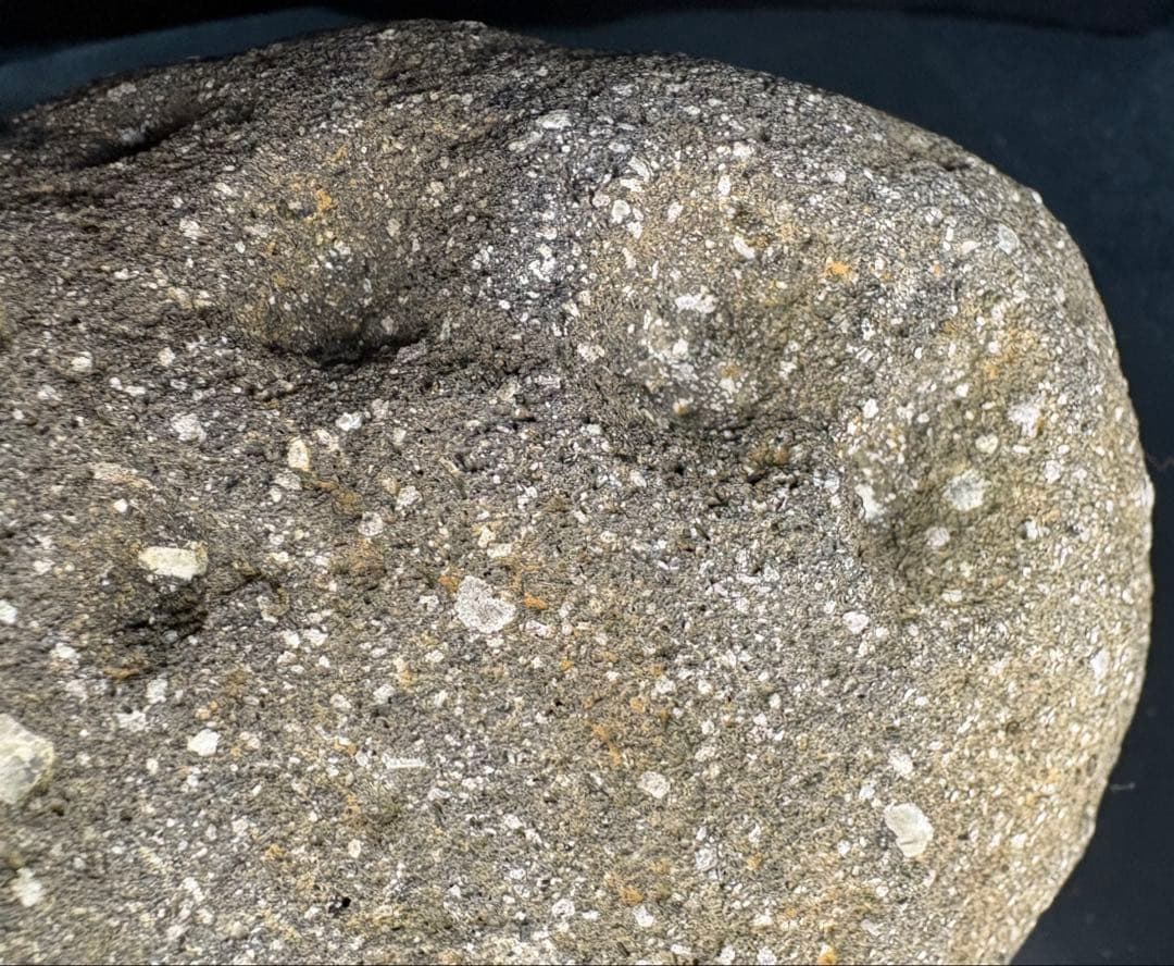 くぼみ石　凹み石　多孔石　縄文時代の石器　鑑賞石　祭祀　御神体　水石
