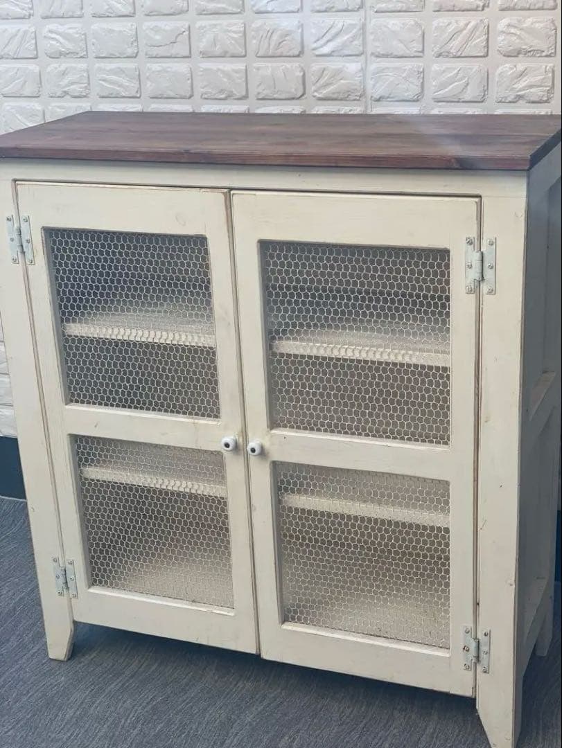 アンティーク風 シャビー 木製 扉付き 棚 ラック シェルフ⭐︎配送は３／１２以降