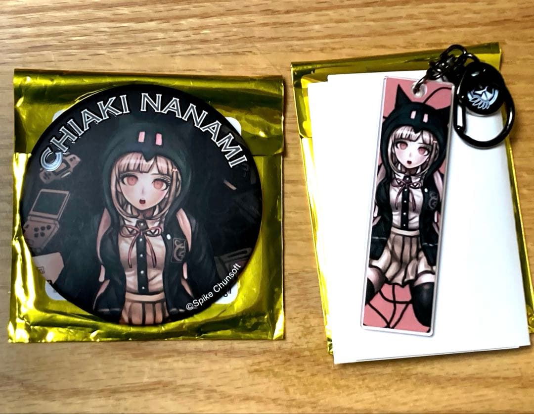 七海千秋 アクリルキーホルダー 缶バッジ　ダンガンロンパ15周年記念展