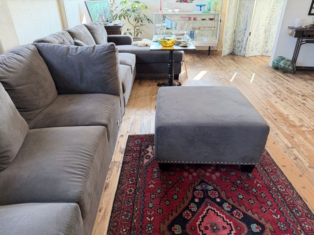 T 【高級】コの字型 スタッズ付きソファー／ラウンジ・応接向け・大人数対応