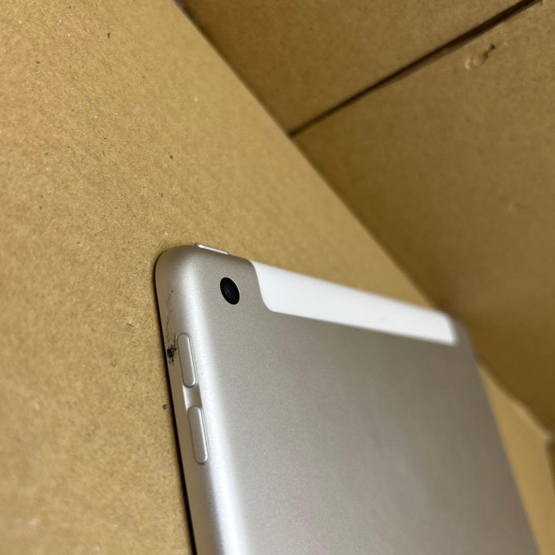 iPad (第７世代) Wi-Fi + Cellular 32GB シルバー