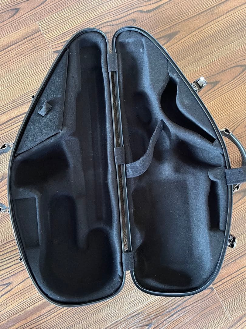 vivace アルトサックス　ハードケース　ストラップ付き