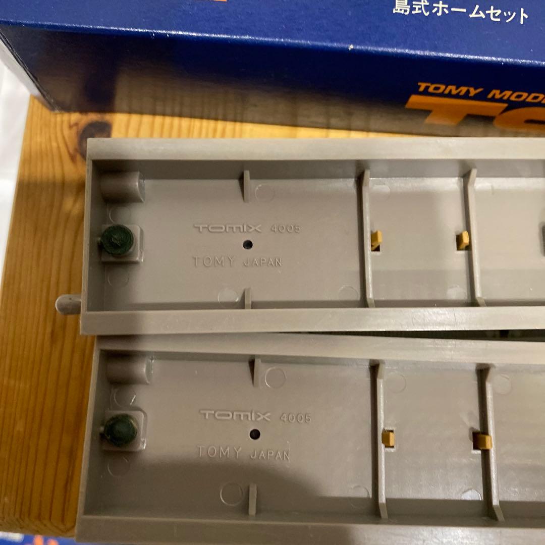 トミックス　列車4台　ホーム２つ　箱いりレール　箱なしレールつき