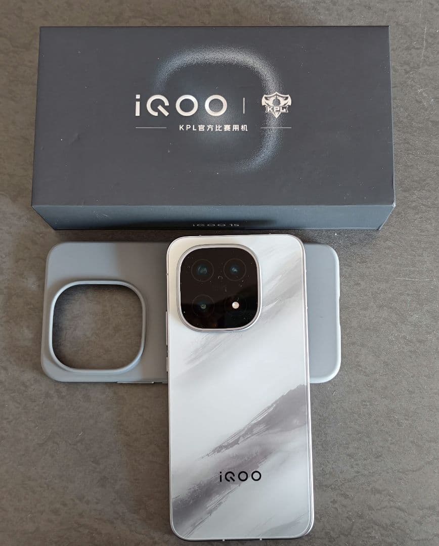 vivo iQOO 15（16/512GB）グレー　中国版　オマケ付き