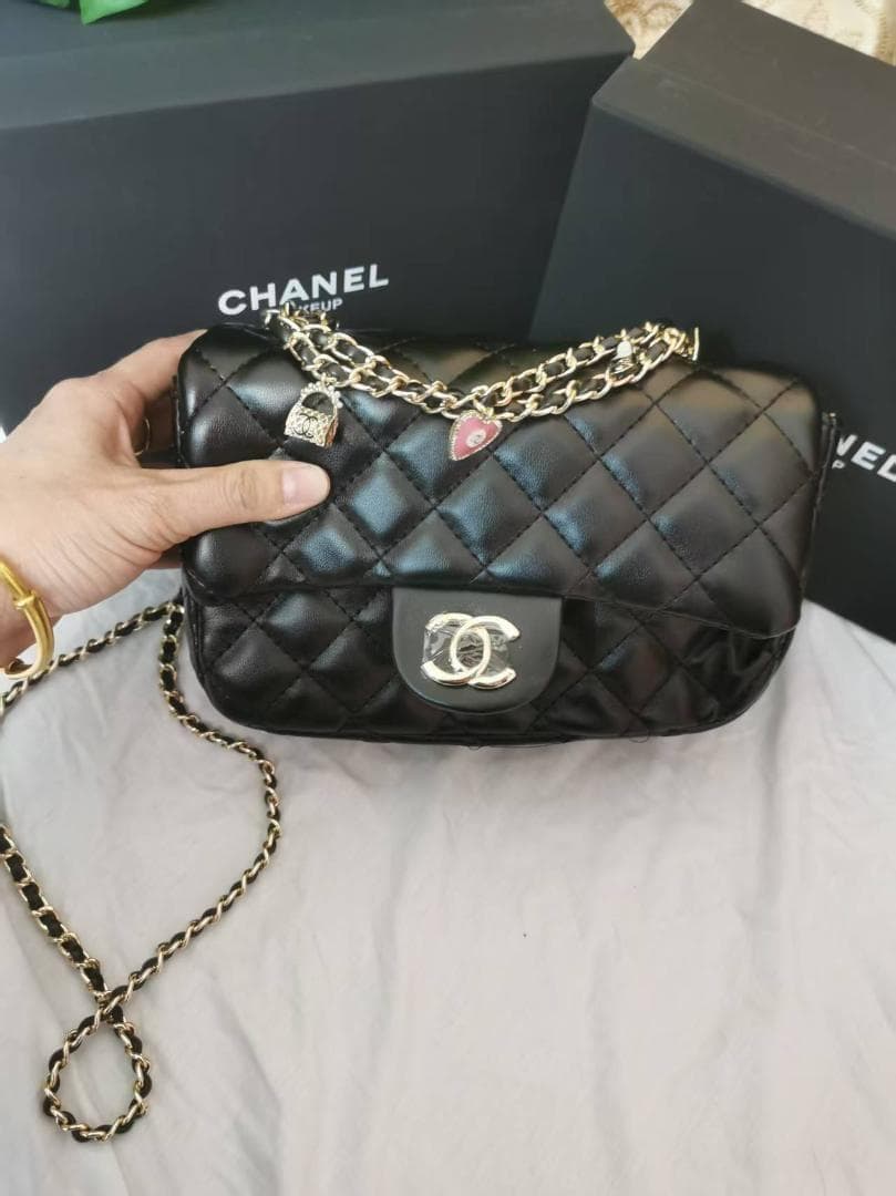 VIP ノベルティ ブラック レザー ショルダーバッグ