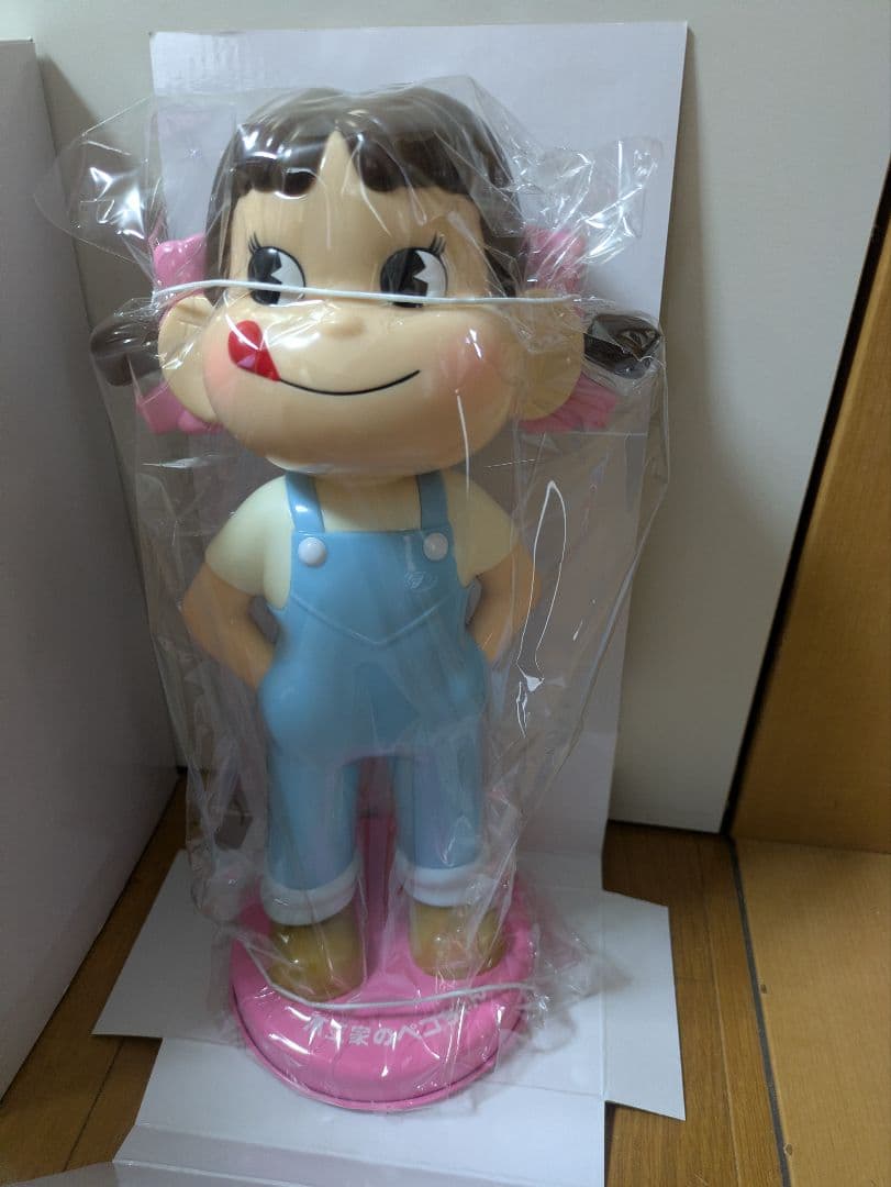 ペコちゃんフィギュア 袋から１回出したのみ☆非売品☆首振り　約30cm