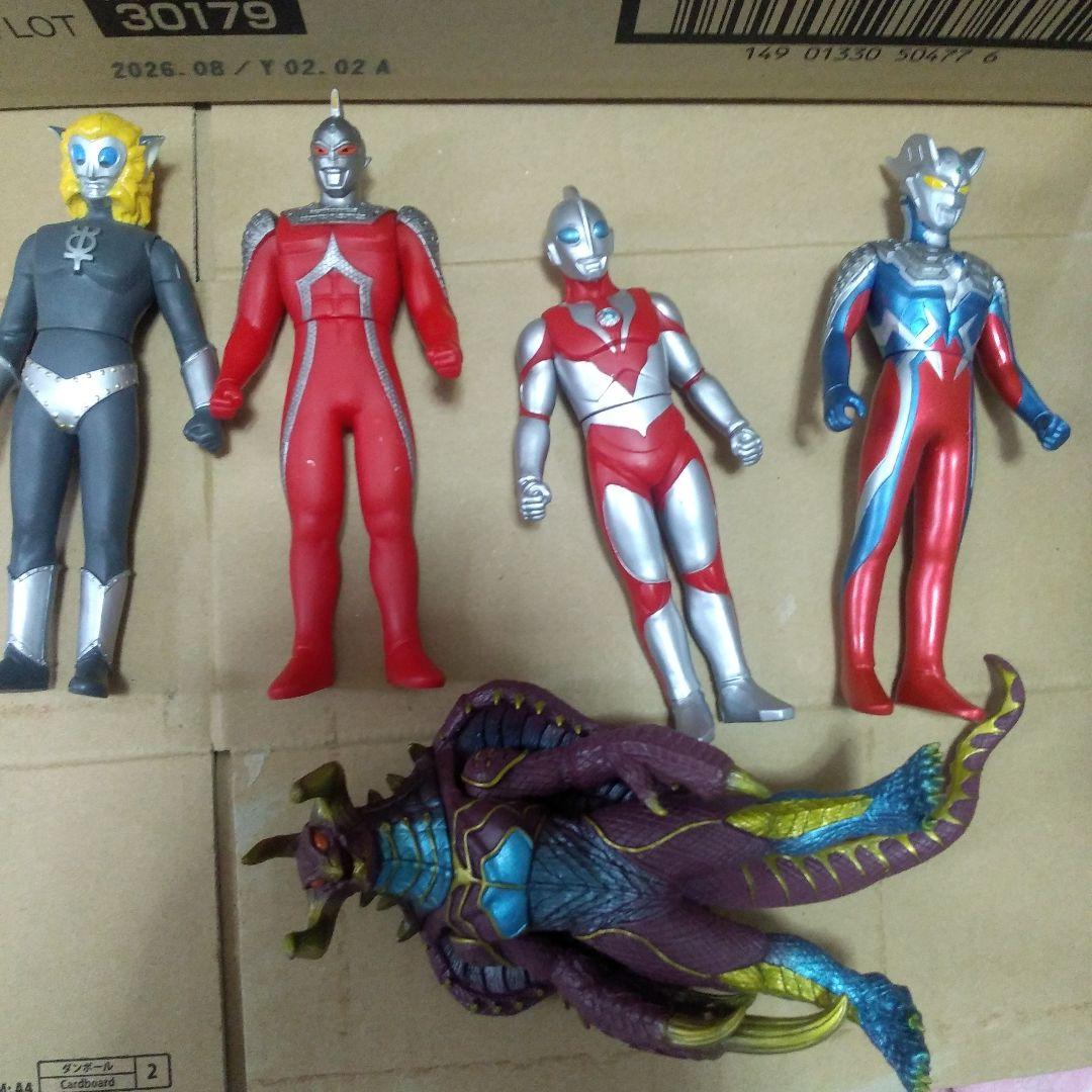 【処分まとめ売り】ウルトラマン旧ソフビ人形＋大きいウルトラマンゼロソフビ
