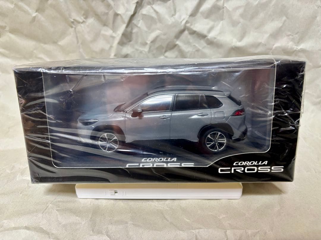 カローラクロス前期　カラーサンプル ミニカー　セメントグレー　シュリンク未開封