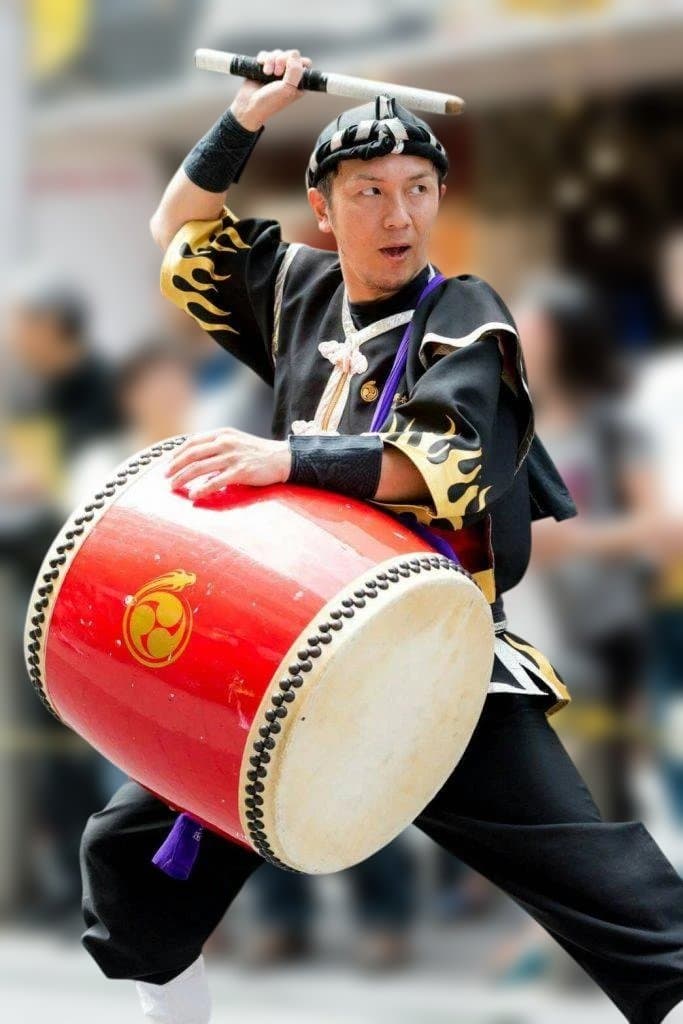 ☆新品未使用(送料無料)39.780円 エイサー大太鼓44cm*48cmバチ付