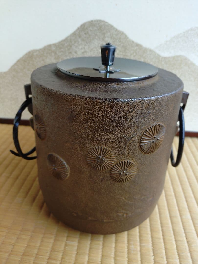 [木村一無作]筒釜唐松紋風炉釜銀滴(美品)