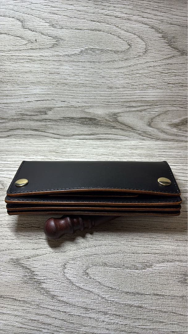 本革 トラッカーウォレット ブラック 真鍮金具 手縫い 経年変化　茶芯風