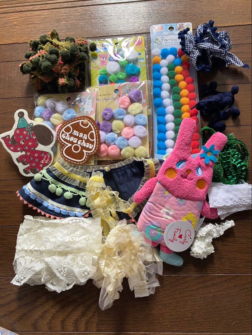 手芸素材セット（布、毛糸、ビーズなど）　ハギレ