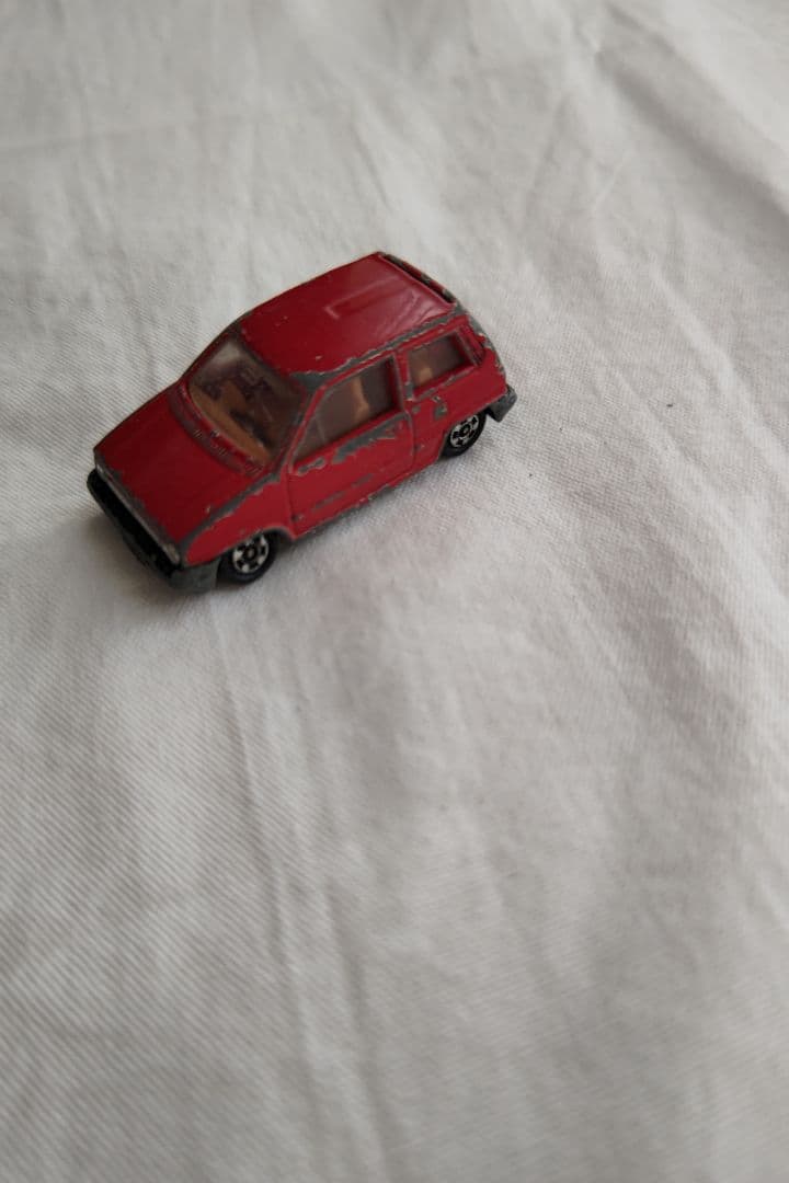 トミカ 赤いミニカー 小型車デザイン