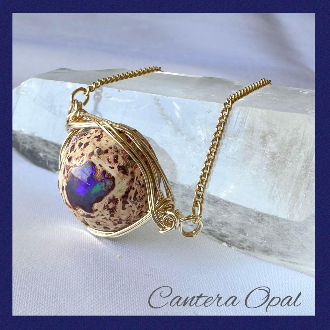 神秘的な輝きを秘めたカンテラオパールの14kgfワイヤーブレスレット