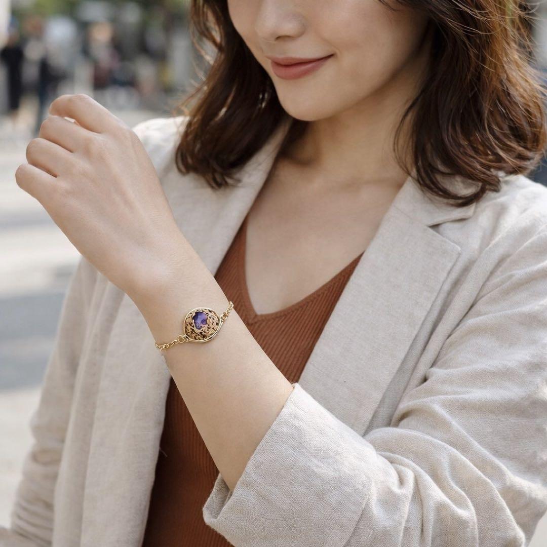 神秘的な輝きを秘めたカンテラオパールの14kgfワイヤーブレスレット