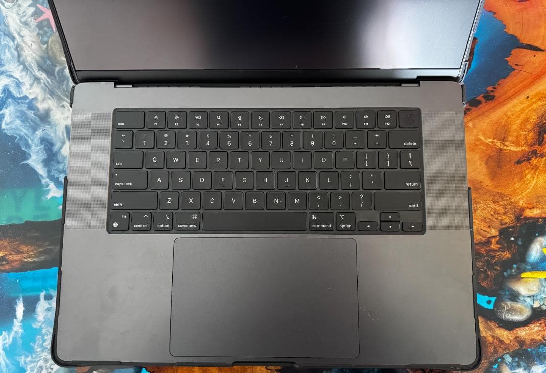 MacBook Pro M4 Max 128GB 1TB CTO USキー 備品