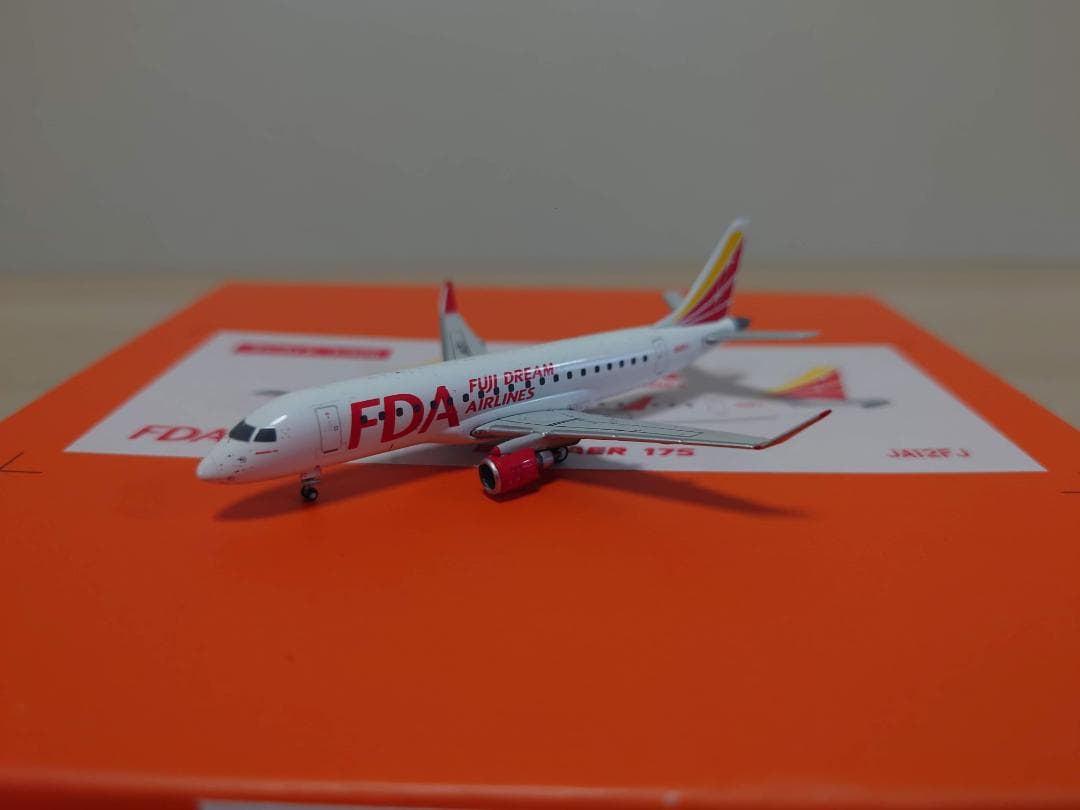 FDA フジドリーム JA12FJ E175 JC Wings 1:400