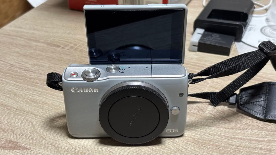 【美品・完備品】Canon EOS M10 ダブルレンズキット ホワイト
