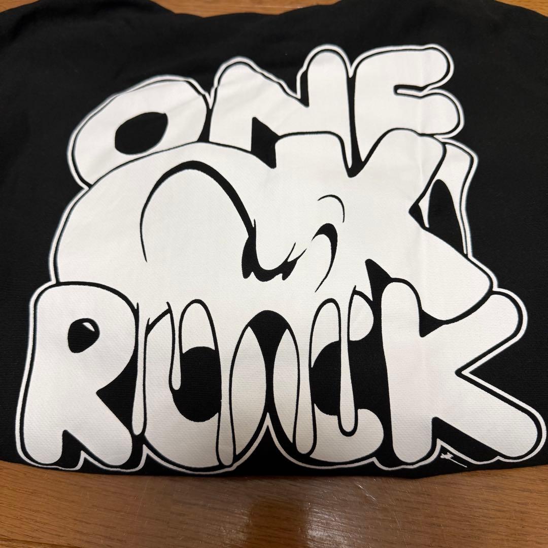 ONE OK ROCK フードパーカー ブラック