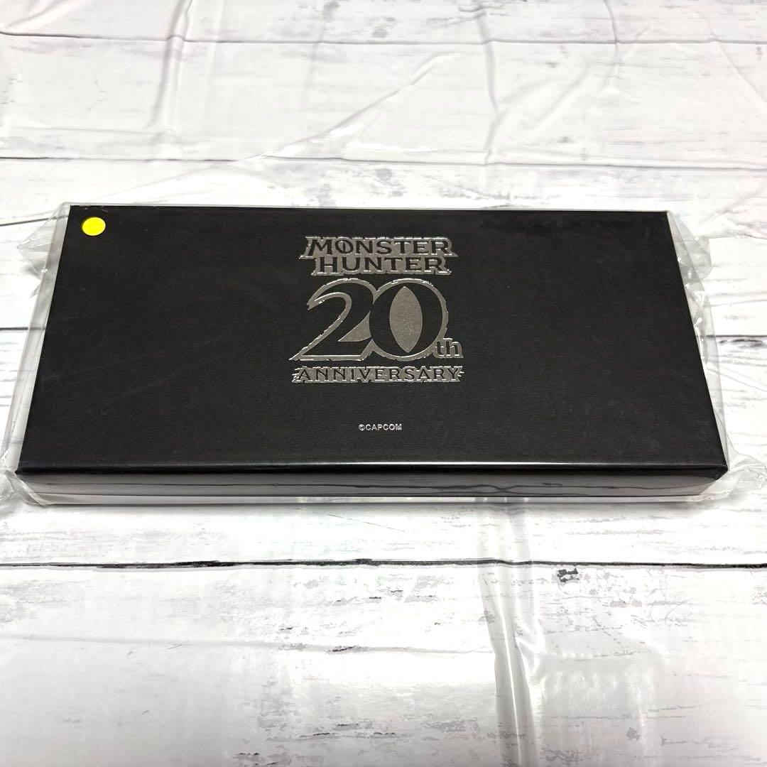 【未開封】　カプコンカフェ限定　モンスターハンター20周年記念ピンバッジCセット