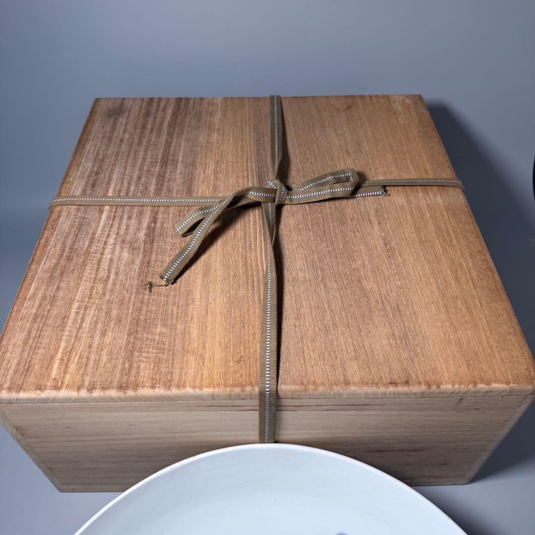 江戸後期　染付松竹梅大皿　後期鍋島　三方兜唐花文　高台櫛目文　桐箱付　34cm