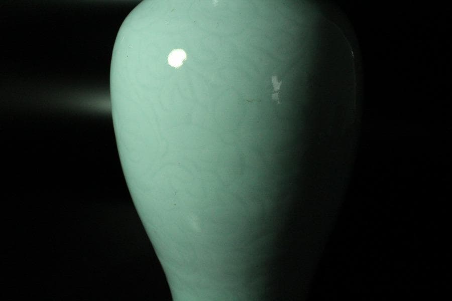 中国美術 青釉 刻模様 瓶 高35cm(K-YC602)