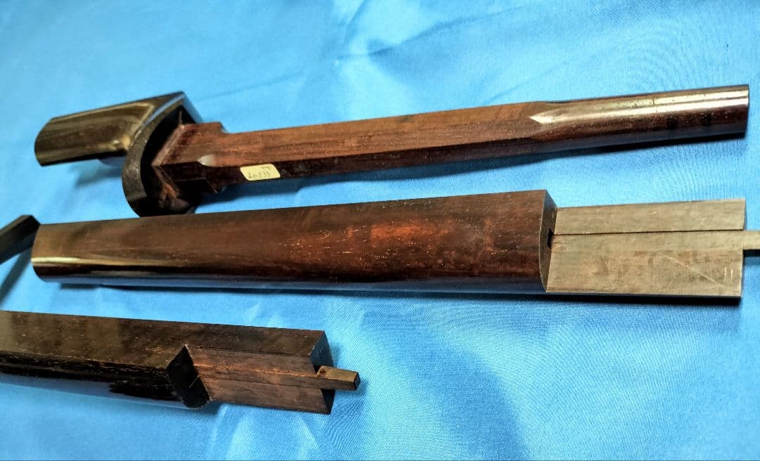 三味線本体 中棹28ミリ　紅木　トチ　綾杉胴　東さわり　良い材　津軽用皮張替え済