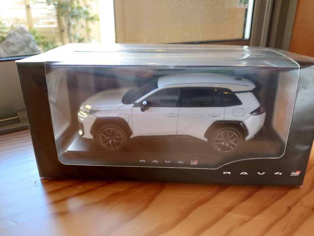 【GRスポーツ】新型RAV4　GRスポーツ　プラチナホワイト　カラーサンプル