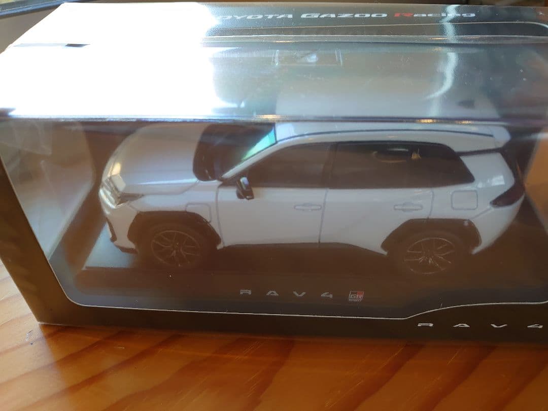 【GRスポーツ】新型RAV4　GRスポーツ　プラチナホワイト　カラーサンプル