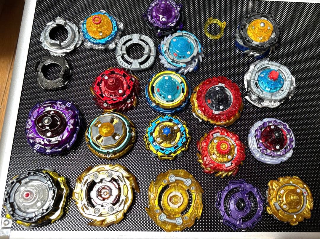 p*h様 ベイブレードバースト　オリハルコン　光アマテリオス　その他レアベイ等ま