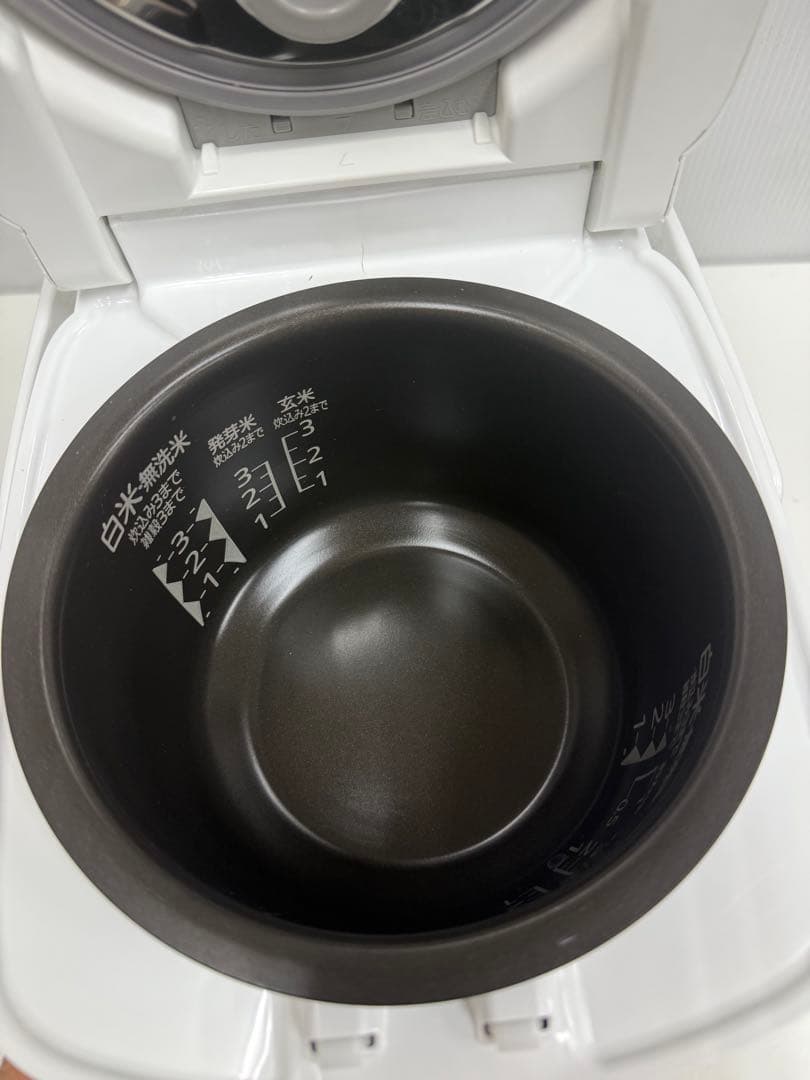 三菱IHジャー炊飯器　NJ-SE066-W 0.63L