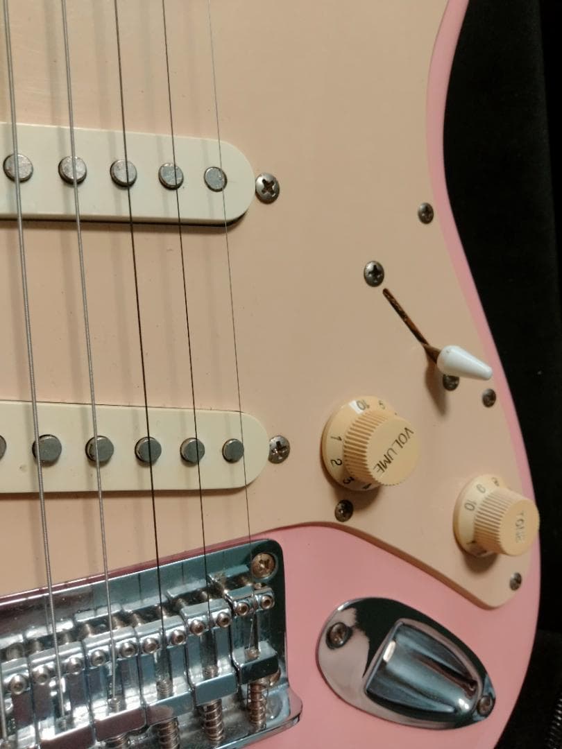 Hello Kitty Squier Fender ストラトミニギター